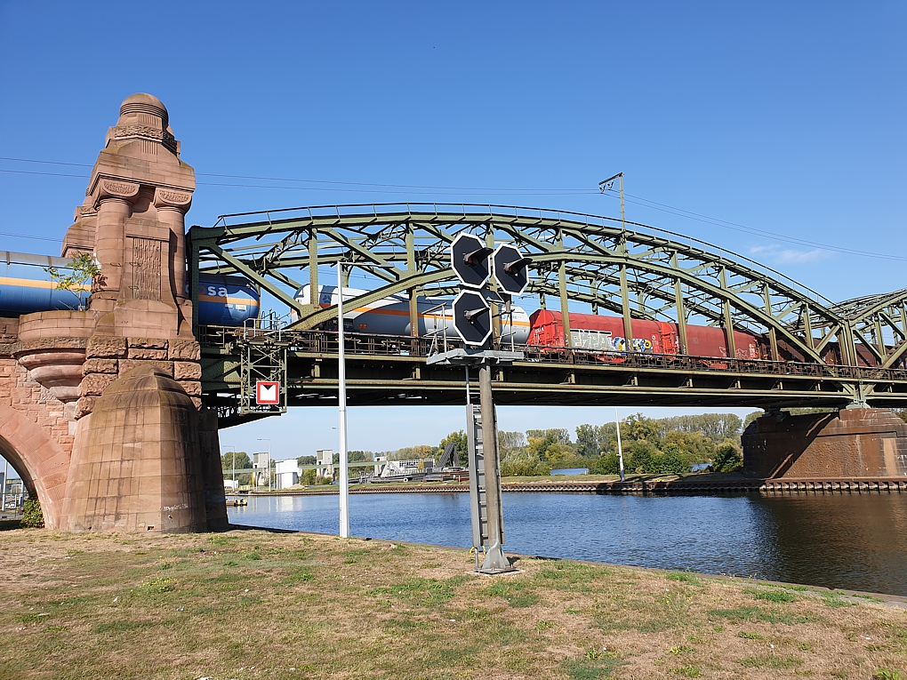 gustavsburg-eisenbahn6ukg7.jpg